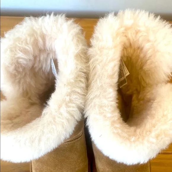 Uggs Girls Daelyn Brown Suede Boots with Fur Lining and Bow