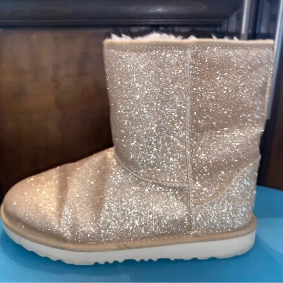 Ugg’s women sparkle short boots gold/tan‎ size 6