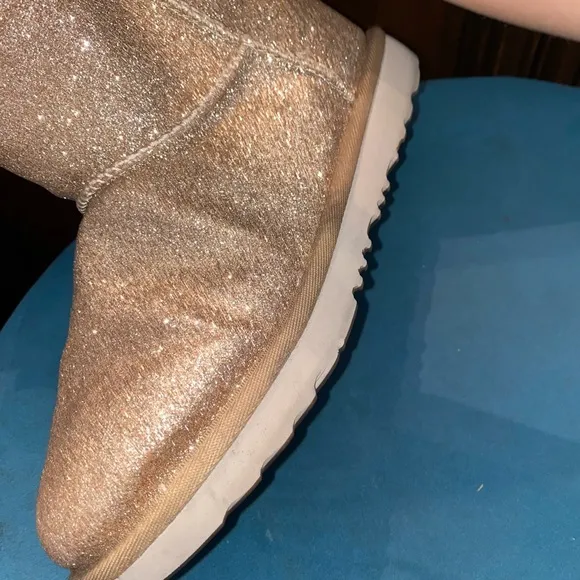 Ugg’s women sparkle short boots gold/tan‎ size 6