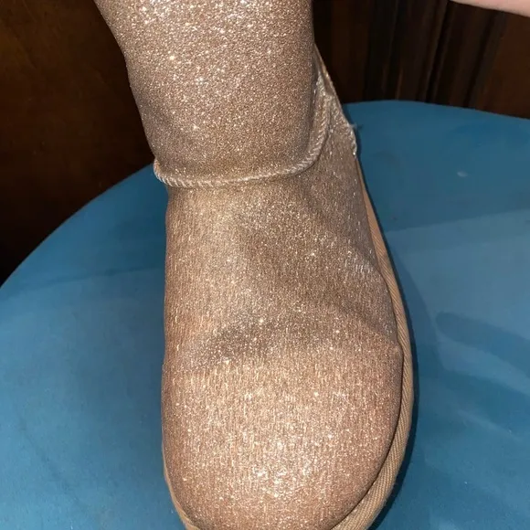 Ugg’s women sparkle short boots gold/tan‎ size 6