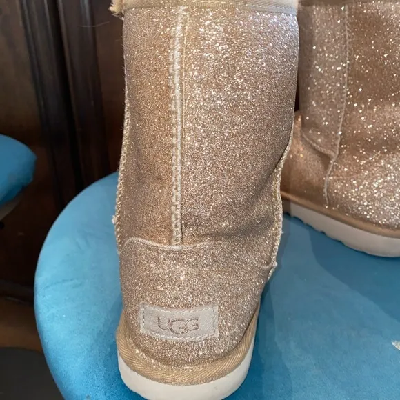 Ugg’s women sparkle short boots gold/tan‎ size 6