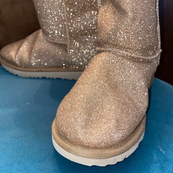 Ugg’s women sparkle short boots gold/tan‎ size 6