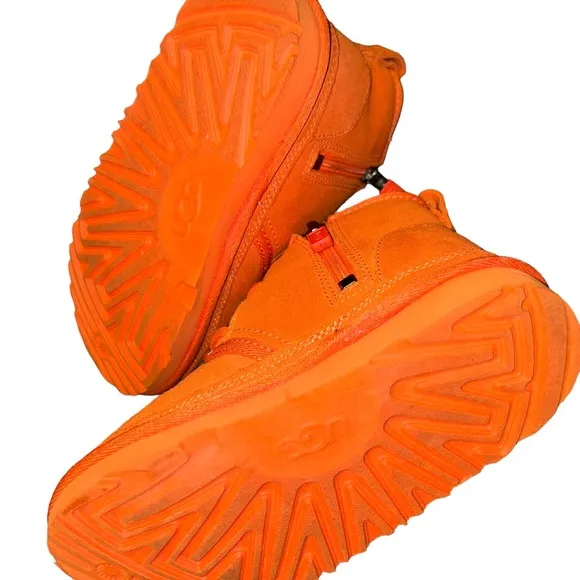 Unisex kids Ugg NEUMEL II orange Fur lined boots size 12 booties