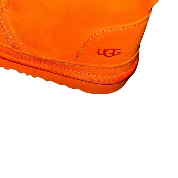Unisex kids Ugg NEUMEL II orange Fur lined boots size 12 booties