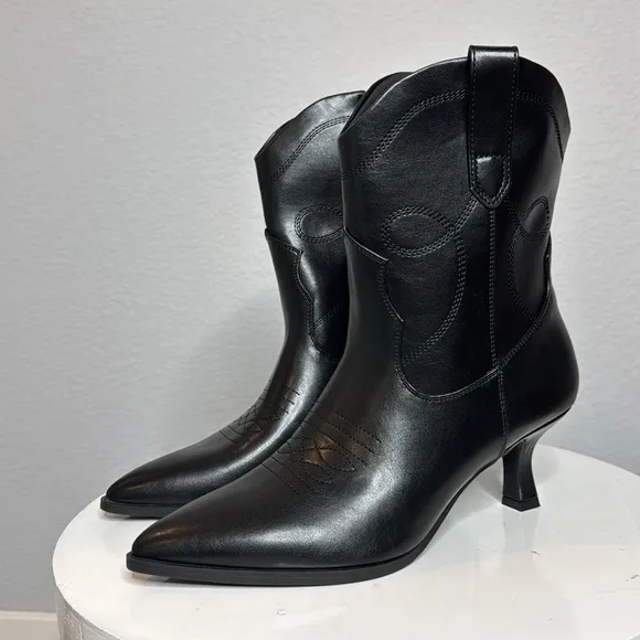 UNIVERSAL THREAD WOMENS BLACK JENSON WESTERN COWBOY ANKLE BOOTS **NWT**