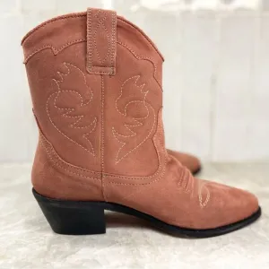 Urban Outfitters Boots Lynn Suede Rose Pink Cowboy Western  Size 7.  NWT