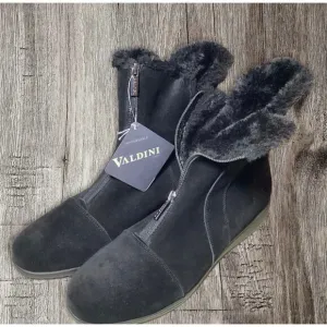 Valdini Sabra boots. Black suede. Size 10. Fur lined