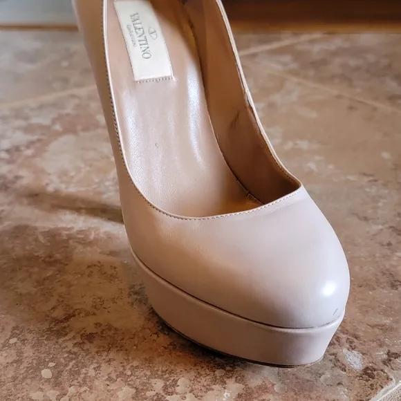 Valentino Garavani Nude Heels Leather Shoes Eur. 37.5