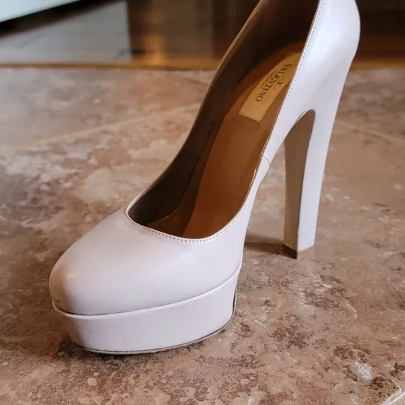 Valentino Garavani Nude Heels Leather Shoes Eur. 37.5