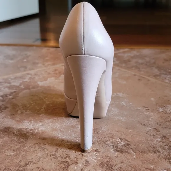Valentino Garavani Nude Heels Leather Shoes Eur. 37.5