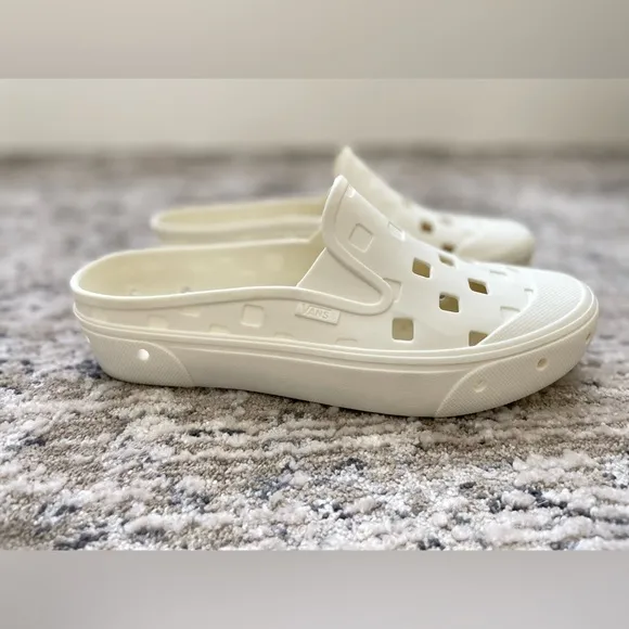 VANS Slip-On Mule TREK Sneakers Shoes Mens Size 8 Waterproof Marshmallow White
