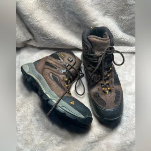 Vasque 10.5 Men Hiking Boots Gore Tex Vibram Sole