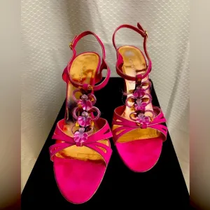 Vero Cuomo/Gunmetal vintage suede fuchsia sandals, w/flowers 8.5