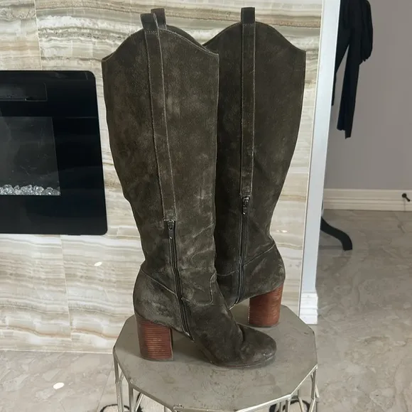 Via Spiga Women’s “ Babe” KneeHigh Boots. Olive/Brown Suede. Size 8.5M
