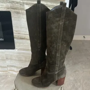 Via Spiga Women’s “ Babe” KneeHigh Boots. Olive/Brown Suede. Size 8.5M