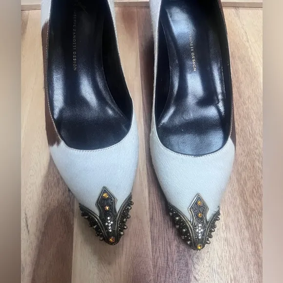 Vicini Giuseppe Zanotti Design calfskin rhinestone pointed kitten heels shoes