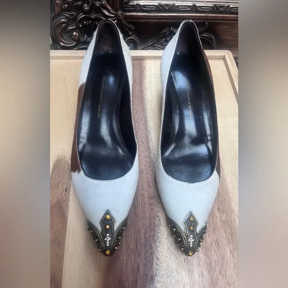 Vicini Giuseppe Zanotti Design calfskin rhinestone pointed kitten heels shoes