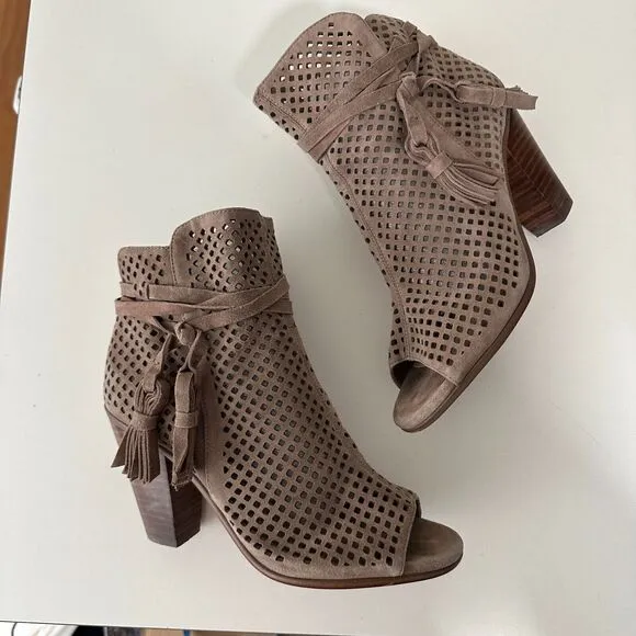 Vince Camuto Kamey Tan Taupe Suede Laser Cut Open Toe Tie Tassel Zip Booties 5.5