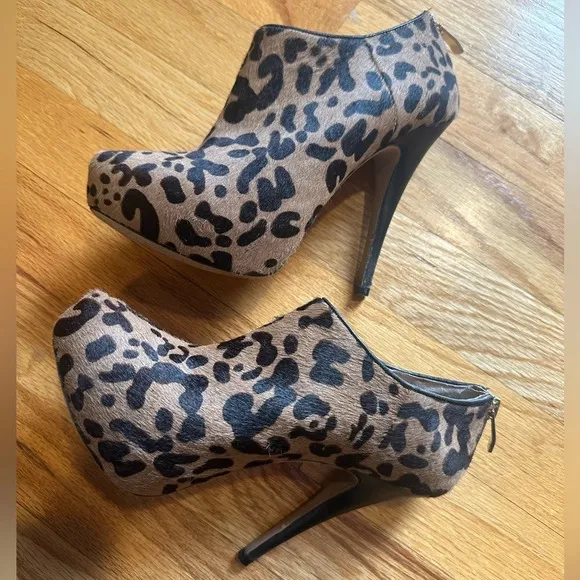 Vince Camuto Leopard Print Calf Hair Platform Ankle Bootie Stiletto Heels