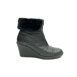 Vintage 1980s black pebble leather faux fur fold over zip front wedge snow boots