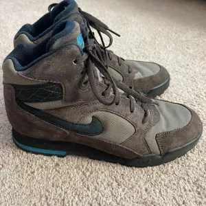 Vintage 90s Nike Caldera Hiking Boots Suede Black Brown Blue High Top Gorp Sz8.5