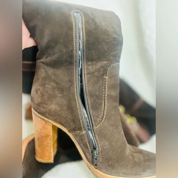 Vintage Brown leather upper boots size 9.5 to 10 fits very good condition