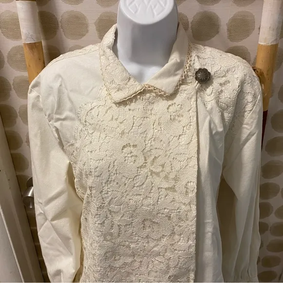 Vintage Country western set.  Cotton and lace shirt and skirt set.  S/m.