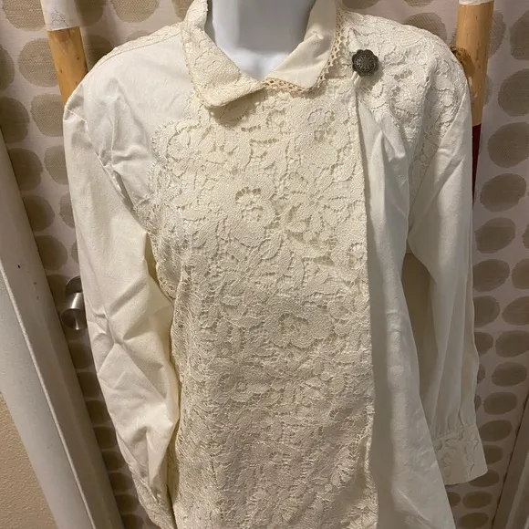 Vintage Country western set.  Cotton and lace shirt and skirt set.  S/m.