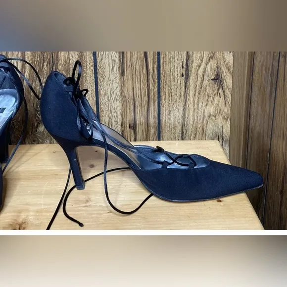 Vintage STUART WEITZMAN black Lace Up Strappy Pointy Toe Heels Shoes Sz 9 EUC