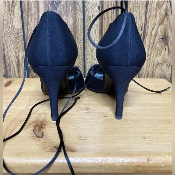 Vintage STUART WEITZMAN black Lace Up Strappy Pointy Toe Heels Shoes Sz 9 EUC