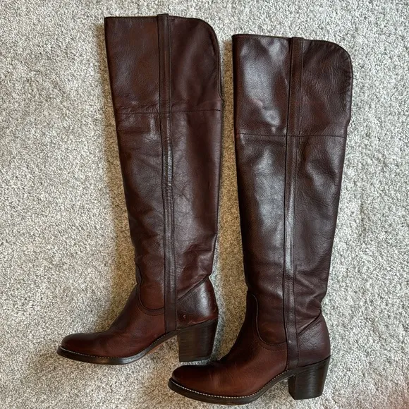 Vintage Y2K Frye over the knee slouchy brown leather riding boots. 6.5