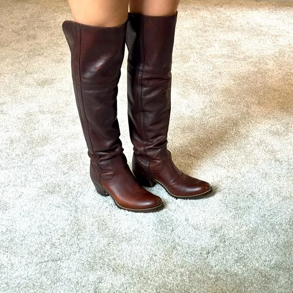 Vintage Y2K Frye over the knee slouchy brown leather riding boots. 6.5