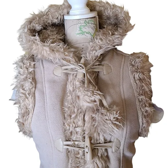 Vintage Y2K GARAGE Size Small Tan Shaggy Faux Fur Lined Hooded Vest Toggles