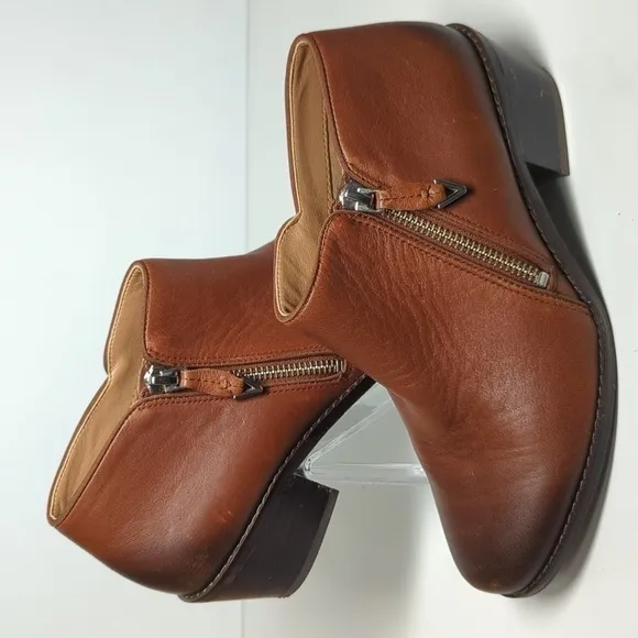 Vionic Jolene boots/ booties woman's size 6.5