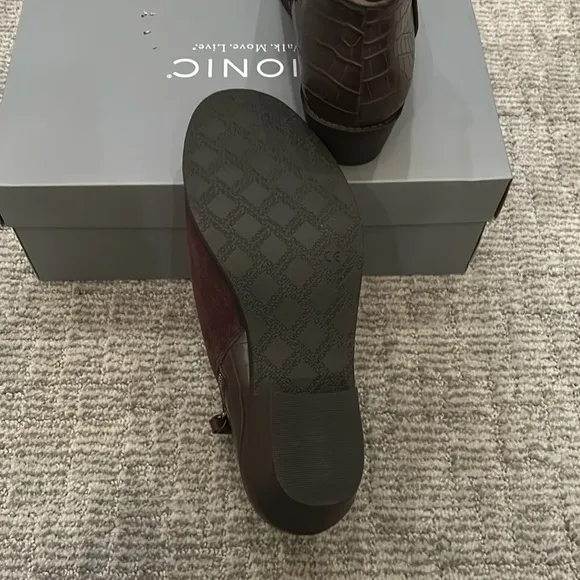 Vionic Marissa Water Repellent Suede Ankle Boots - Chocolate 8