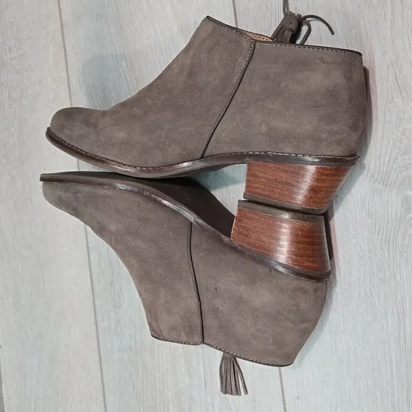 Vionic Women Serena Leather Heels Boots shoes sz 6.5
