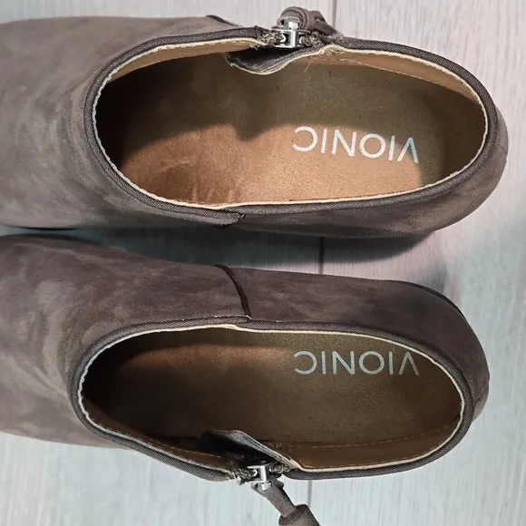 Vionic Women Serena Leather Heels Boots shoes sz 6.5