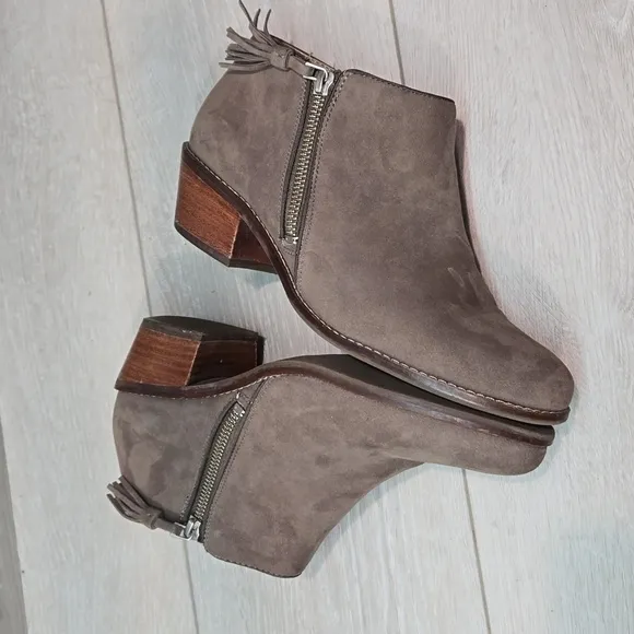Vionic Women Serena Leather Heels Boots shoes sz 6.5