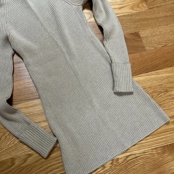 WHBM Pointelle Turtleneck Tunic in Cashmere Blend