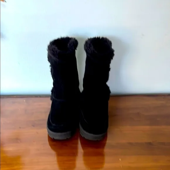 White Mountain Black Women’s Fully lined with Faux Fur Winter Boots Size 9.