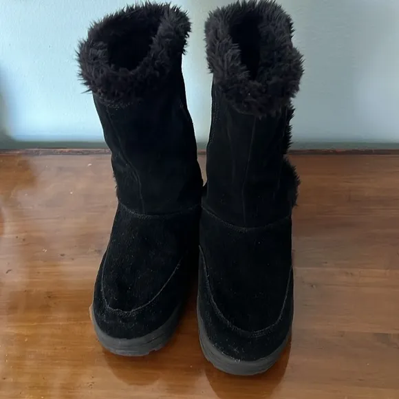 White Mountain Black Women’s Fully lined with Faux Fur Winter Boots Size 9.