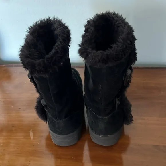 White Mountain Black Women’s Fully lined with Faux Fur Winter Boots Size 9.