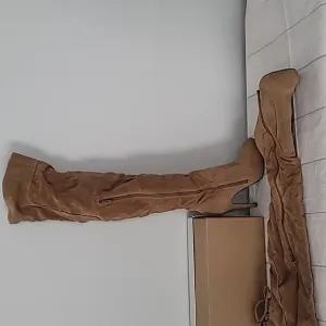 Wild pair over the knee long suede stilettos heels boots