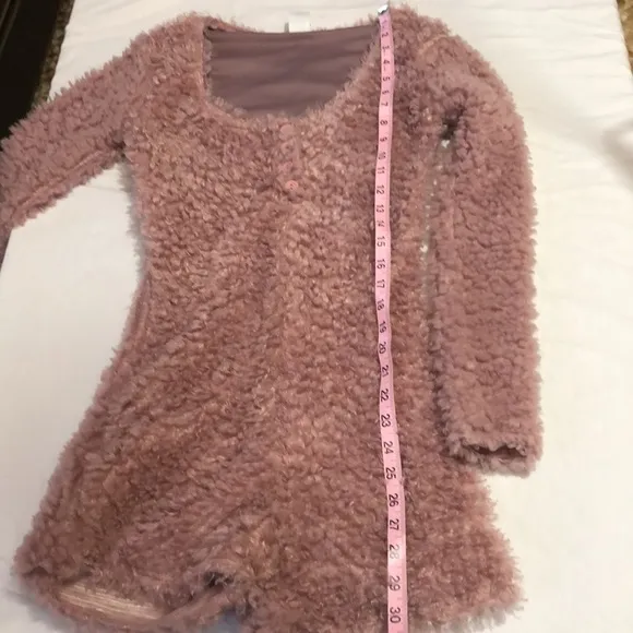 Windsor Pink PJ romper w/long sleeves,scoop neck &amp; half pink buttons Size XS
