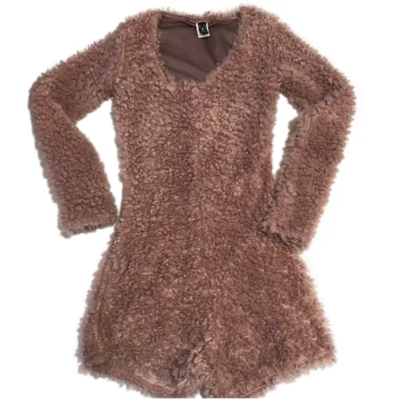 Windsor Pink PJ romper w/long sleeves,scoop neck &amp; half pink buttons Size XS