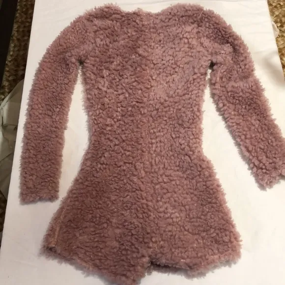 Windsor Pink PJ romper w/long sleeves,scoop neck &amp; half pink buttons Size XS