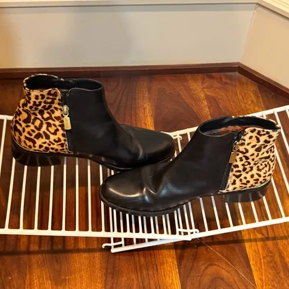 WOMANS BLONDO BLACK LEATHER AND LEOPARD BOOTIES SHORT BOOTS 10 M