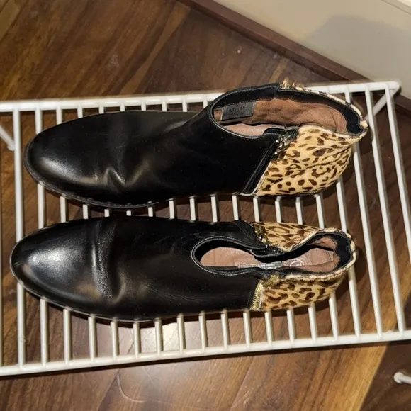 WOMANS BLONDO BLACK LEATHER AND LEOPARD BOOTIES SHORT BOOTS 10 M
