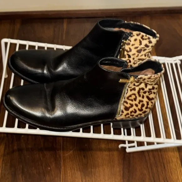 WOMANS BLONDO BLACK LEATHER AND LEOPARD BOOTIES SHORT BOOTS 10 M