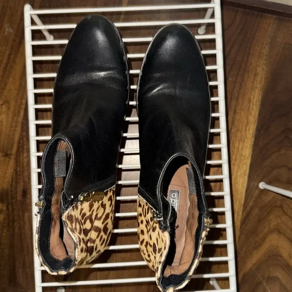 WOMANS BLONDO BLACK LEATHER AND LEOPARD BOOTIES SHORT BOOTS 10 M